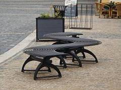 Lavička na náměstí Míru